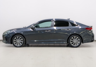 Подержанный автомобиль Hyundai Sonata 2018 года (8 фото)