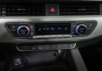Подержанный автомобиль Audi A4 Sedan 2019 года (15 фото)
