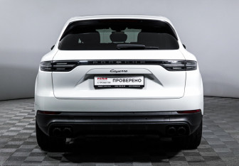 Подержанный автомобиль Porsche Cayenne 2020 года (6 фото)