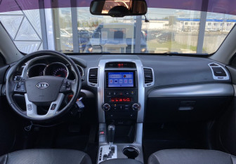 Подержанный автомобиль Kia Sorento 2012 года (11 фото)