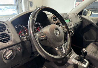 Подержанный автомобиль Volkswagen Tiguan 2011 года (13 фото)
