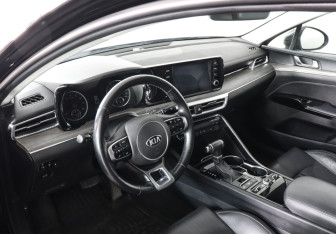 Подержанный автомобиль Kia K5 2021 года (9 фото)