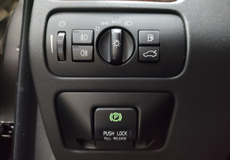 Подержанный автомобиль Volvo XC70 2012 года (18 фото)