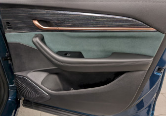 Подержанный автомобиль Geely Monjaro 2024 года (20 фото)