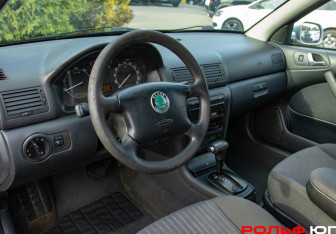 Подержанный автомобиль Skoda Octavia Liftback 2001 года (13 фото)