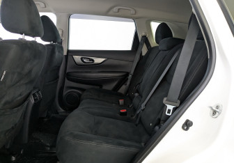 Подержанный автомобиль Nissan X-Trail 2017 года (10 фото)