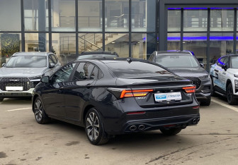 Подержанный автомобиль Omoda S5 GT 2024 года (7 фото)