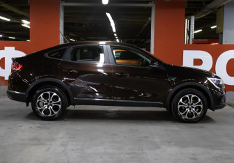 Подержанный автомобиль Renault Arkana 2020 года (4 фото)