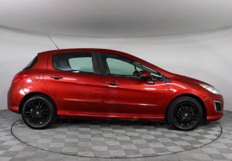 Подержанный автомобиль Peugeot 308 Hatchback 2011 года (4 фото)