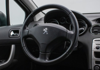 Подержанный автомобиль Peugeot 408 2013 года (15 фото)