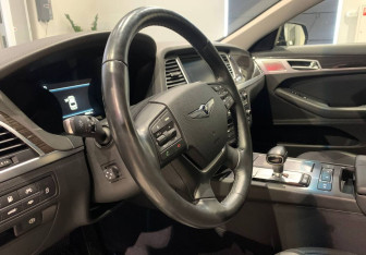 Подержанный автомобиль Genesis G80 2020 года (10 фото)