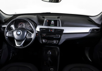 Подержанный автомобиль BMW X1 2016 года (13 фото)