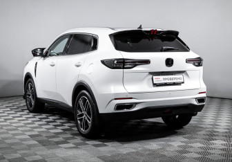Подержанный автомобиль Changan UNI-S 2024 года (7 фото)