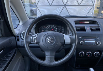 Подержанный автомобиль Suzuki SX4 Hatchback 2009 года (14 фото)
