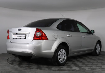 Подержанный автомобиль Ford Focus Sedan 2011 года (3 фото)