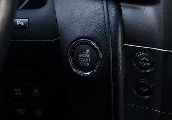 Подержанный автомобиль Lexus LX 2011 года (28 фото)