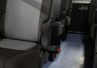 Подержанный автомобиль Toyota HiAce 2021 года (13 фото)