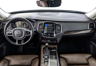 Подержанный автомобиль Volvo XC90 2018 года (14 фото)