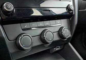 Подержанный автомобиль Skoda Octavia Liftback 2018 года (21 фото)