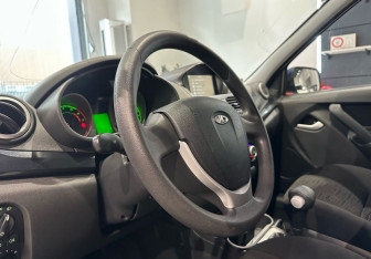 Подержанный автомобиль LADA (ВАЗ) Kalina Hatchback 2013 года (12 фото)