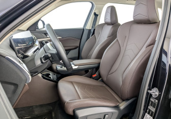 Подержанный автомобиль BMW X1 2024 года (20 фото)