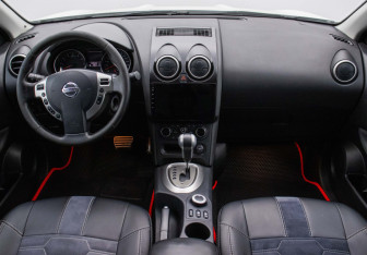 Подержанный автомобиль Nissan Qashqai+2 2012 года (13 фото)