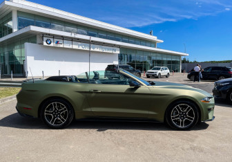 Подержанный автомобиль Ford Mustang Convertible 2018 года (21 фото)