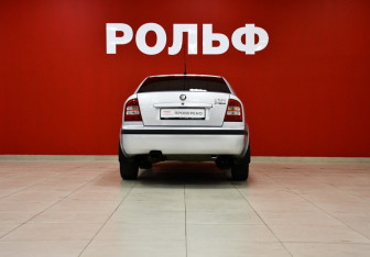 Подержанный автомобиль Skoda Octavia Liftback 2008 года (6 фото)