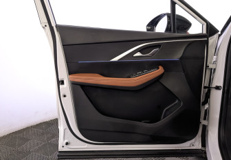 Подержанный автомобиль Omoda C5 2023 года (19 фото)