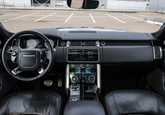 Подержанный автомобиль Land Rover Range Rover 2018 года (12 фото)