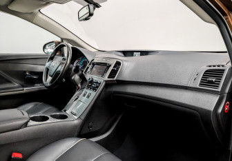 Подержанный автомобиль Toyota Venza 2014 года (11 фото)
