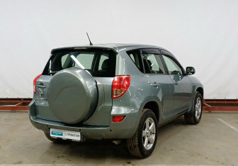 Подержанный автомобиль Toyota RAV4 2008 года (5 фото)