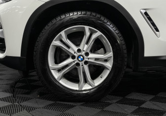 Подержанный автомобиль BMW X3 2018 года (8 фото)