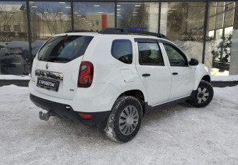 Подержанный автомобиль Renault Duster 2017 года (8 фото)