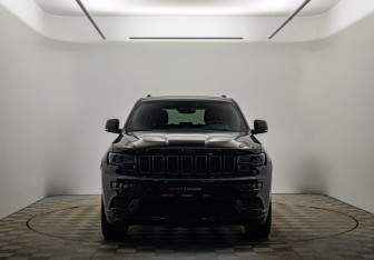 Подержанный автомобиль Jeep Grand Cherokee 2021 года (2 фото)