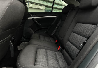 Подержанный автомобиль Skoda Octavia Liftback 2012 года (10 фото)