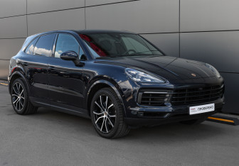 Подержанный автомобиль Porsche Cayenne 2018 года (3 фото)