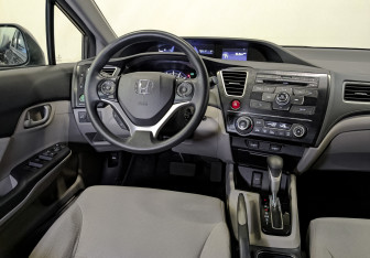 Подержанный автомобиль Honda Civic Sedan 2013 года (26 фото)