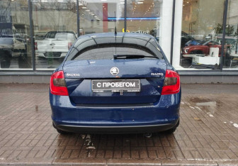 Подержанный автомобиль Skoda Rapid Liftback 2014 года (7 фото)