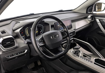 Подержанный автомобиль Geely Coolray 2022 года (15 фото)