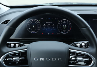 Подержанный автомобиль Omoda C5 2024 года (11 фото)