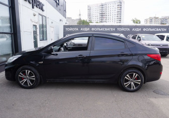 Подержанный автомобиль Hyundai Solaris Sedan 2013 года (8 фото)