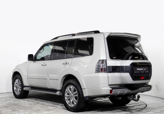 Подержанный автомобиль Mitsubishi Pajero 2019 года (5 фото)