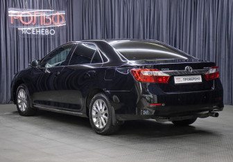 Подержанный автомобиль Toyota Camry Sedan 2014 года (7 фото)