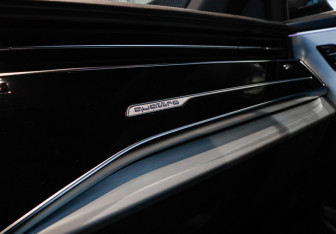 Подержанный автомобиль Audi Q8 2019 года (16 фото)