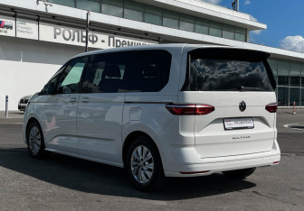 Подержанный автомобиль Volkswagen Multivan 2025 года (7 фото)