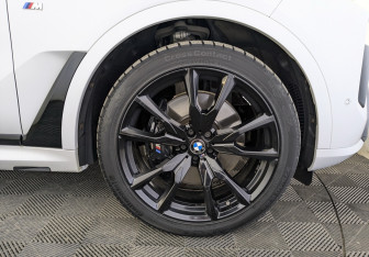 Подержанный автомобиль BMW X7 2023 года (18 фото)