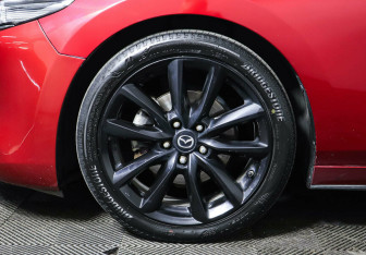 Подержанный автомобиль Mazda 3 Hatchback 2019 года (7 фото)