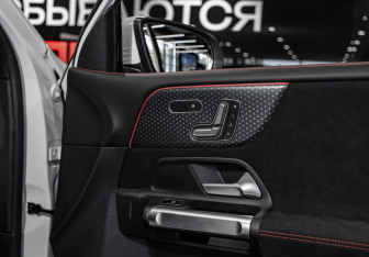 Новый Mercedes-Benz GLB 2025 (21 фото)