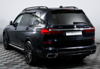 Подержанный автомобиль BMW X7 2019 года (7 фото)